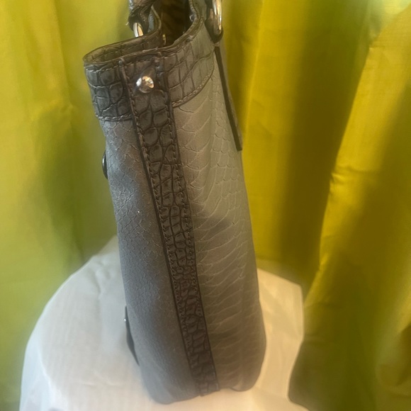 Gray Guess bag - Diamond plate in front - Picture 5 of 8